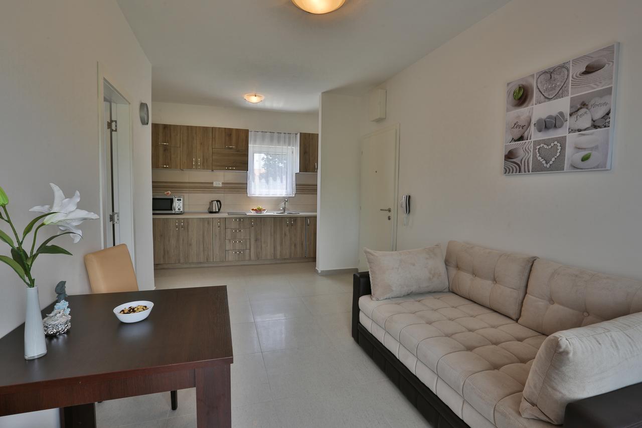 Kristina Apartments Tivat Exterior photo