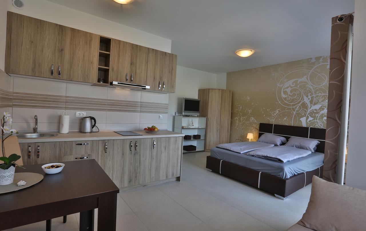 Kristina Apartments Tivat Exterior photo